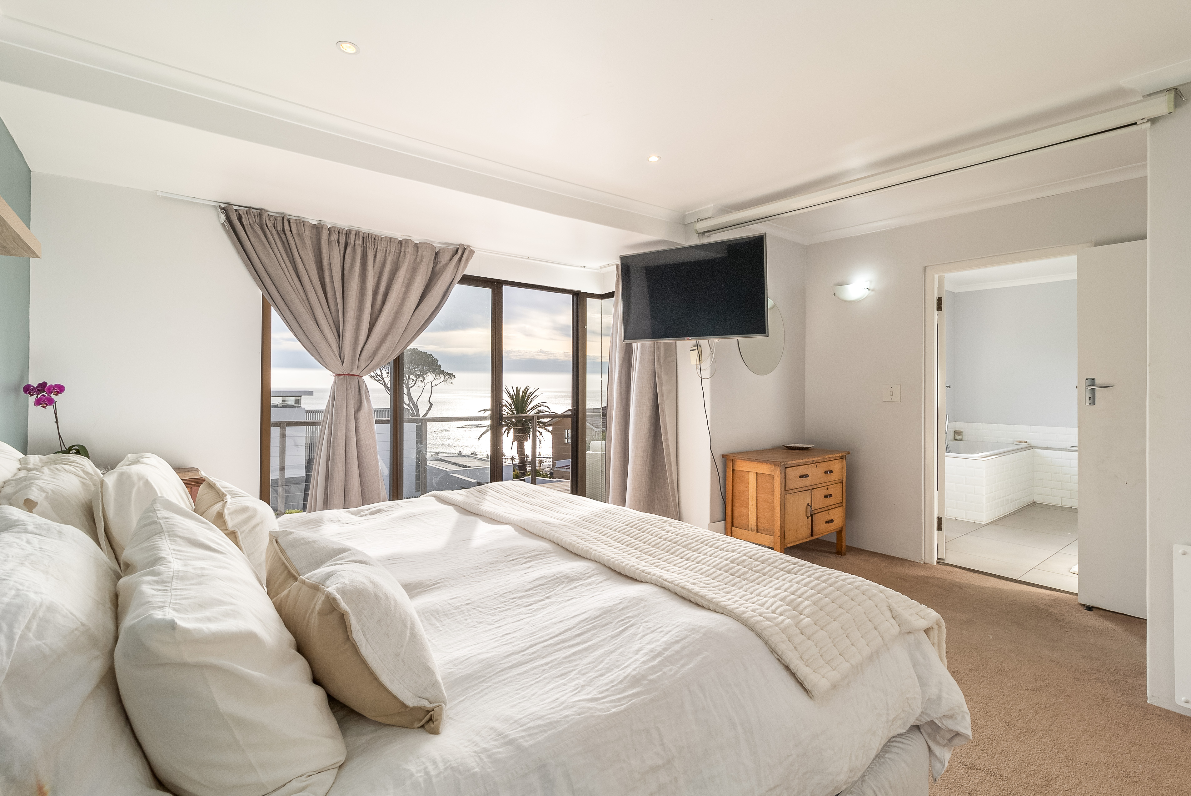 5 Bedroom Property for Sale in Camps Bay Western Cape